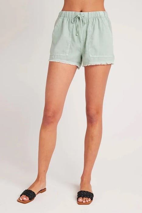 FRAYED POCKET SHORT OASIS GREEN 1
